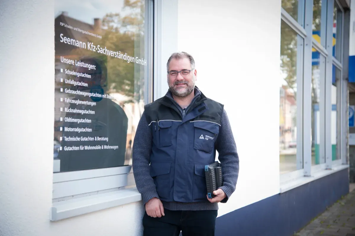 Markus Seemann — Kfz-Sachverständiger bei der Arbeit